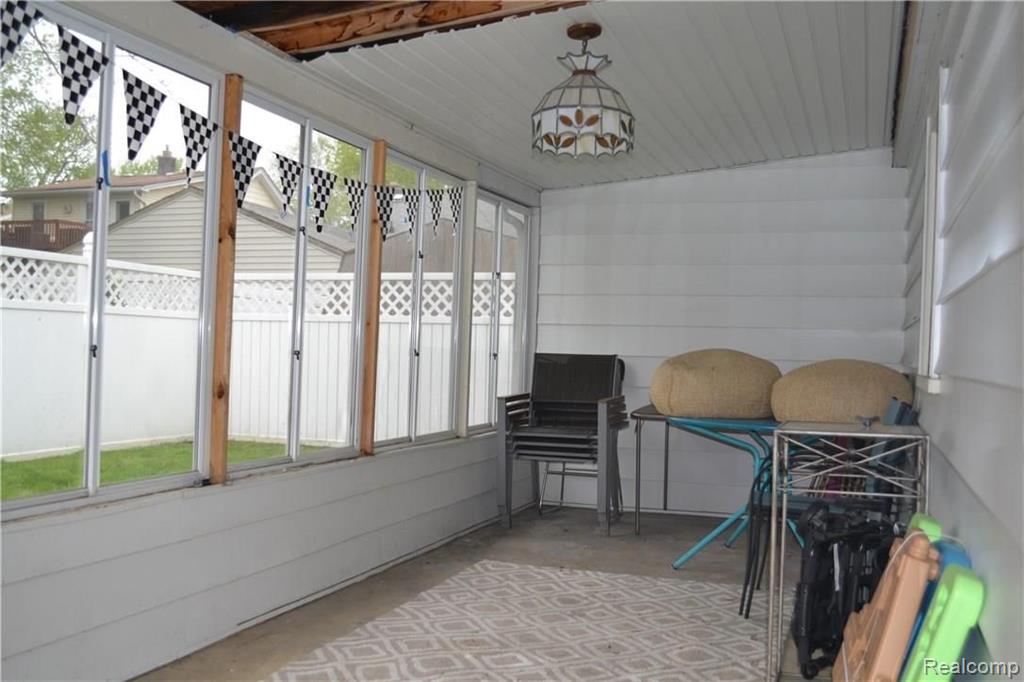 1186 Columbia Road Berkley, MI 48072 - Photo 7 of 38