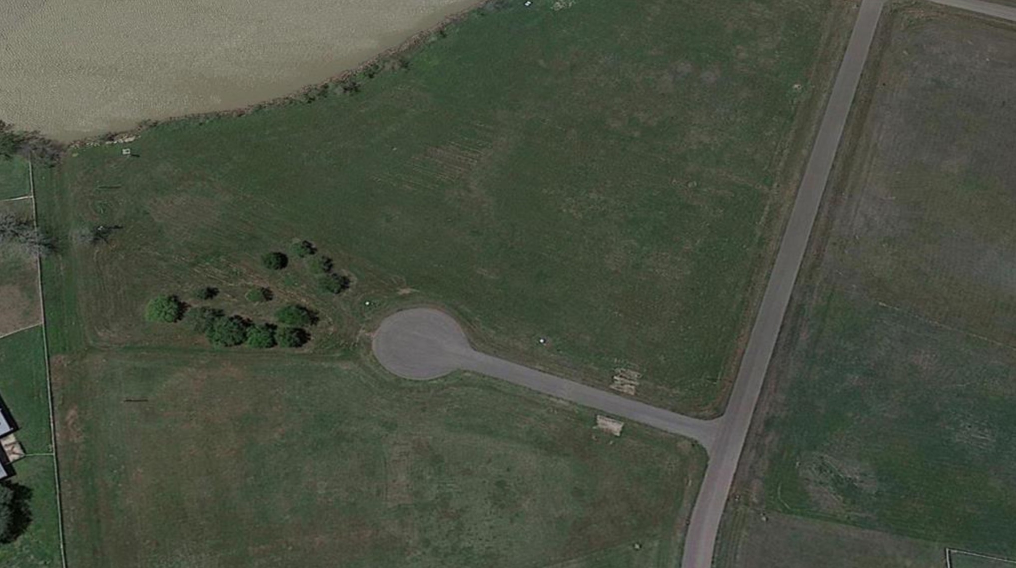 16518 Tankersley Court Rosharon, TX 77583 - Photo 2 of 3 a bathroom with a shower