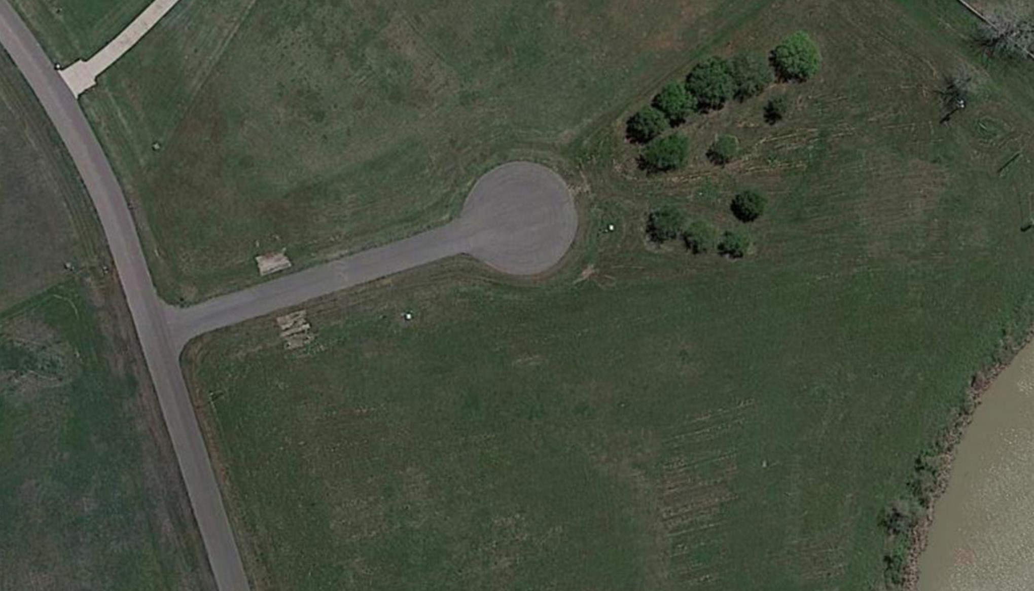 16518 Tankersley Court Rosharon, TX 77583 - Photo 3 of 3 a bathroom with a shower
