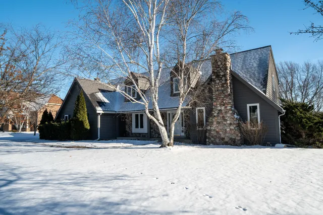 $675,000 | 6331 Parkview Road, Greendale, WI 53129