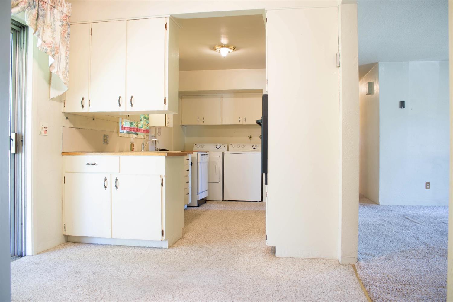 2613 Table Rock Road Medford, OR 97501 - Photo 3 of 23 a view of utility room