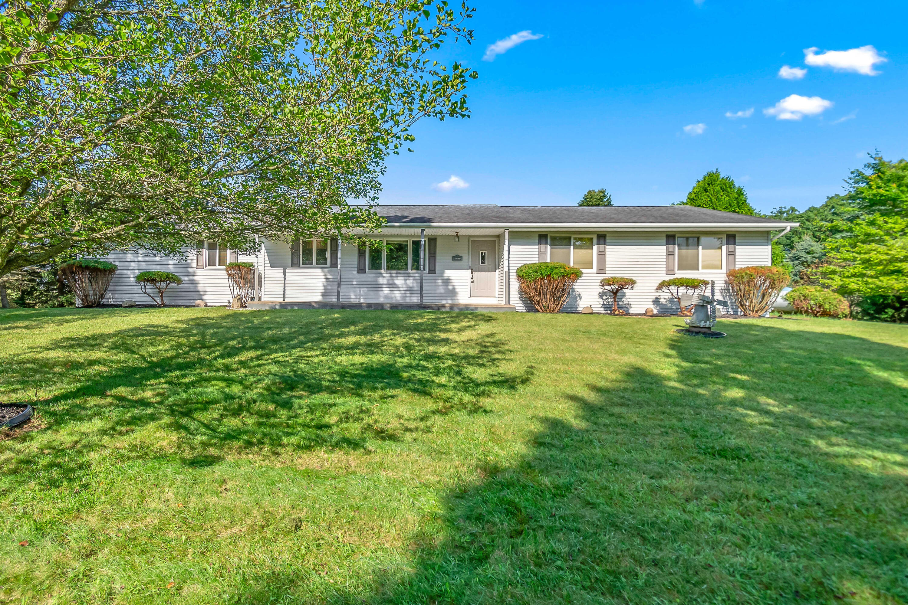1830 Noon Road Jackson, MI 49201 - Photo 3 of 69 25