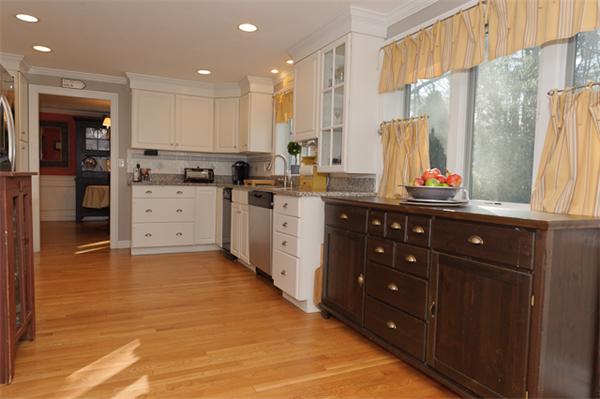 21 Longmeadow Road Hingham, MA 02043 - Photo 9 of 20 Gallery Image 9