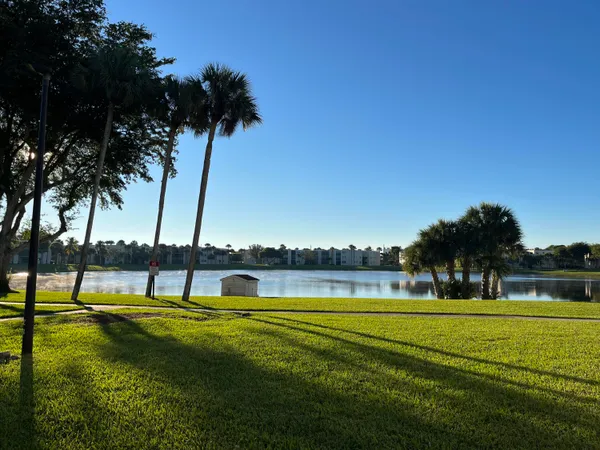 $2,000 | 5160 Las Verdes Circle, Unit 222, Delray Beach, FL 33484