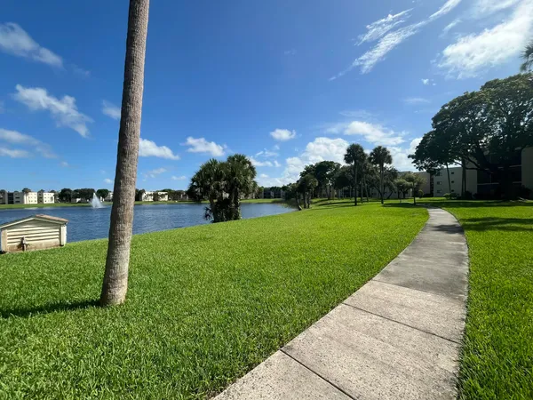 $2,000 | 5160 Las Verdes Circle, Unit 222, Delray Beach, FL 33484