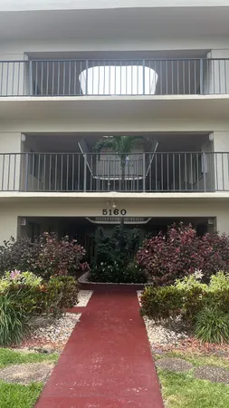 $2,000 | 5160 Las Verdes Circle, Unit 222, Delray Beach, FL 33484