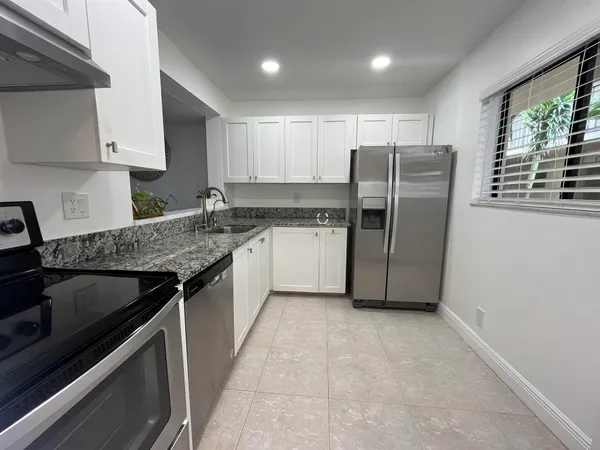 $2,000 | 5160 Las Verdes Circle, Unit 222, Delray Beach, FL 33484