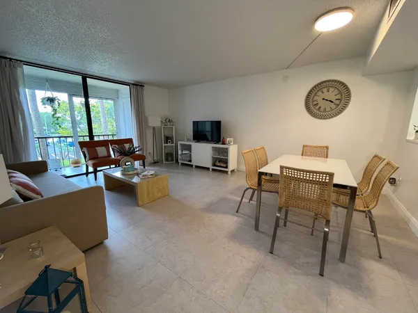 $2,000 | 5160 Las Verdes Circle, Unit 222, Delray Beach, FL 33484