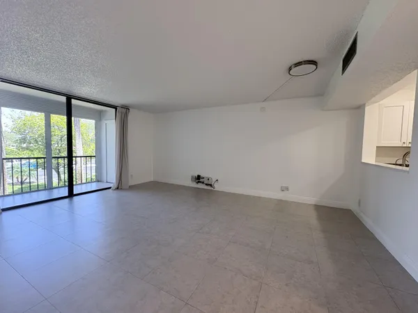 $2,000 | 5160 Las Verdes Circle, Unit 222, Delray Beach, FL 33484