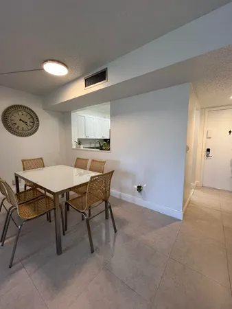 $2,000 | 5160 Las Verdes Circle, Unit 222, Delray Beach, FL 33484