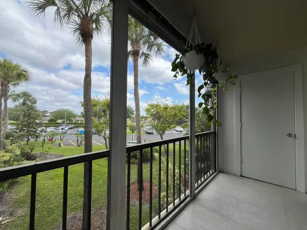 $2,000 | 5160 Las Verdes Circle, Unit 222, Delray Beach, FL 33484