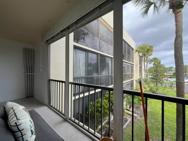 $2,000 | 5160 Las Verdes Circle, Unit 222, Delray Beach, FL 33484