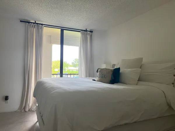 $2,000 | 5160 Las Verdes Circle, Unit 222, Delray Beach, FL 33484