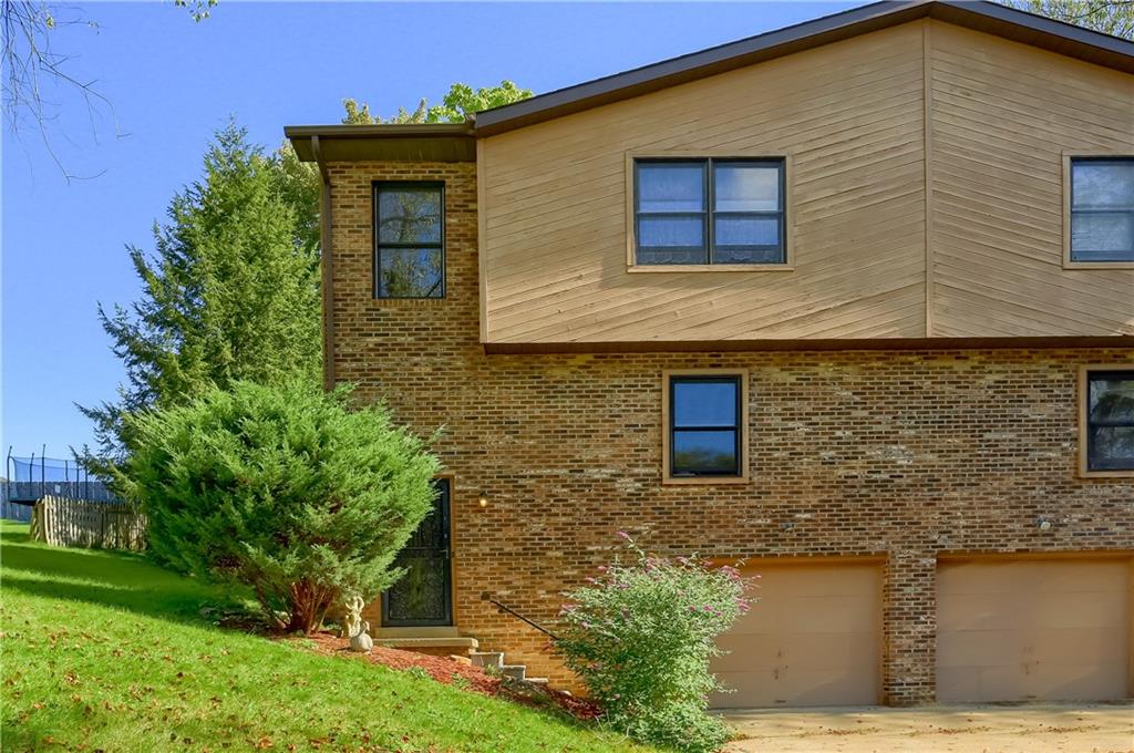 9250 Highland Road Pittsburgh, PA 15237 - Photo 1 of 25 Very well maintained brick and cedar townhome located in North Allegheny School District