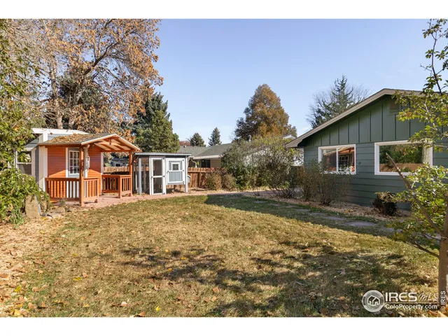 a row of house with a outdoor space