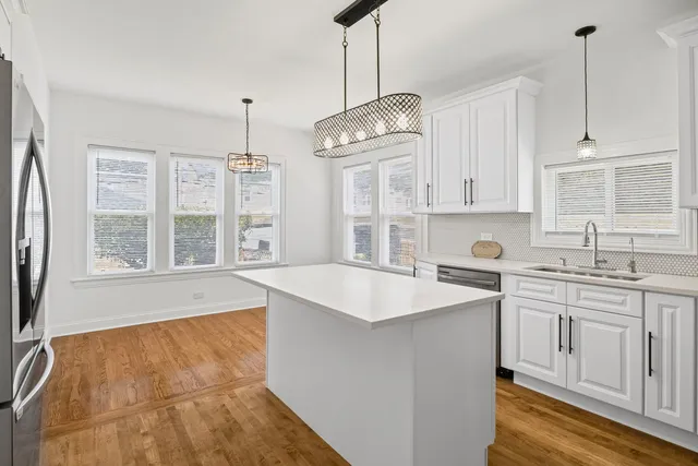 $469,900 | 1932 East Avenue, Berwyn, IL 60402