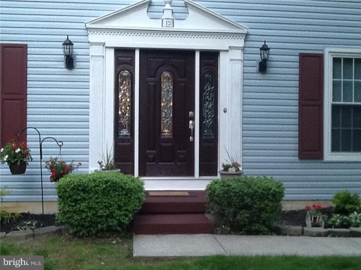 19 Ross Road Burlington, NJ 08016 - Photo 3 of 24 Exterior Front