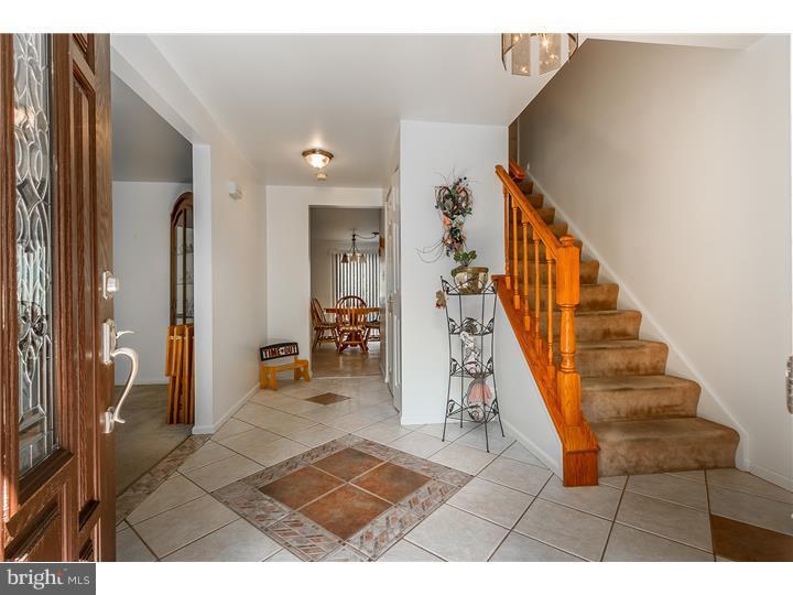 19 Ross Road Burlington, NJ 08016 - Photo 4 of 24 Foyer