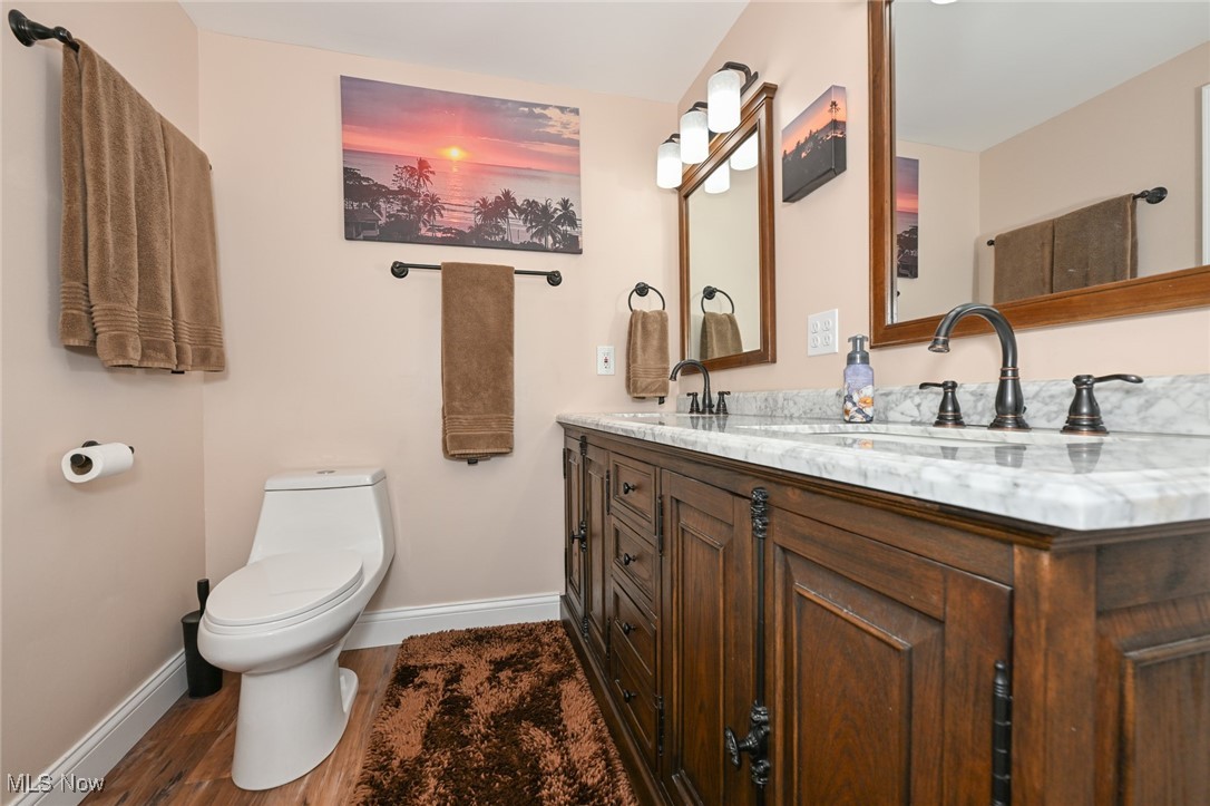 824 South Chillicothe Road, Unit 6 Aurora, OH 44202 - Photo 22 of 35 Full bathroom on second floor