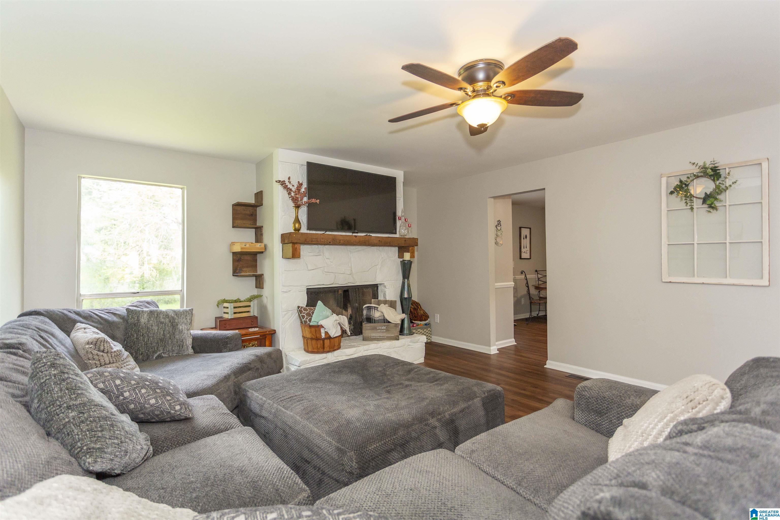 422 13th Place Pleasant Grove, AL 35127 - Photo 9 of 28