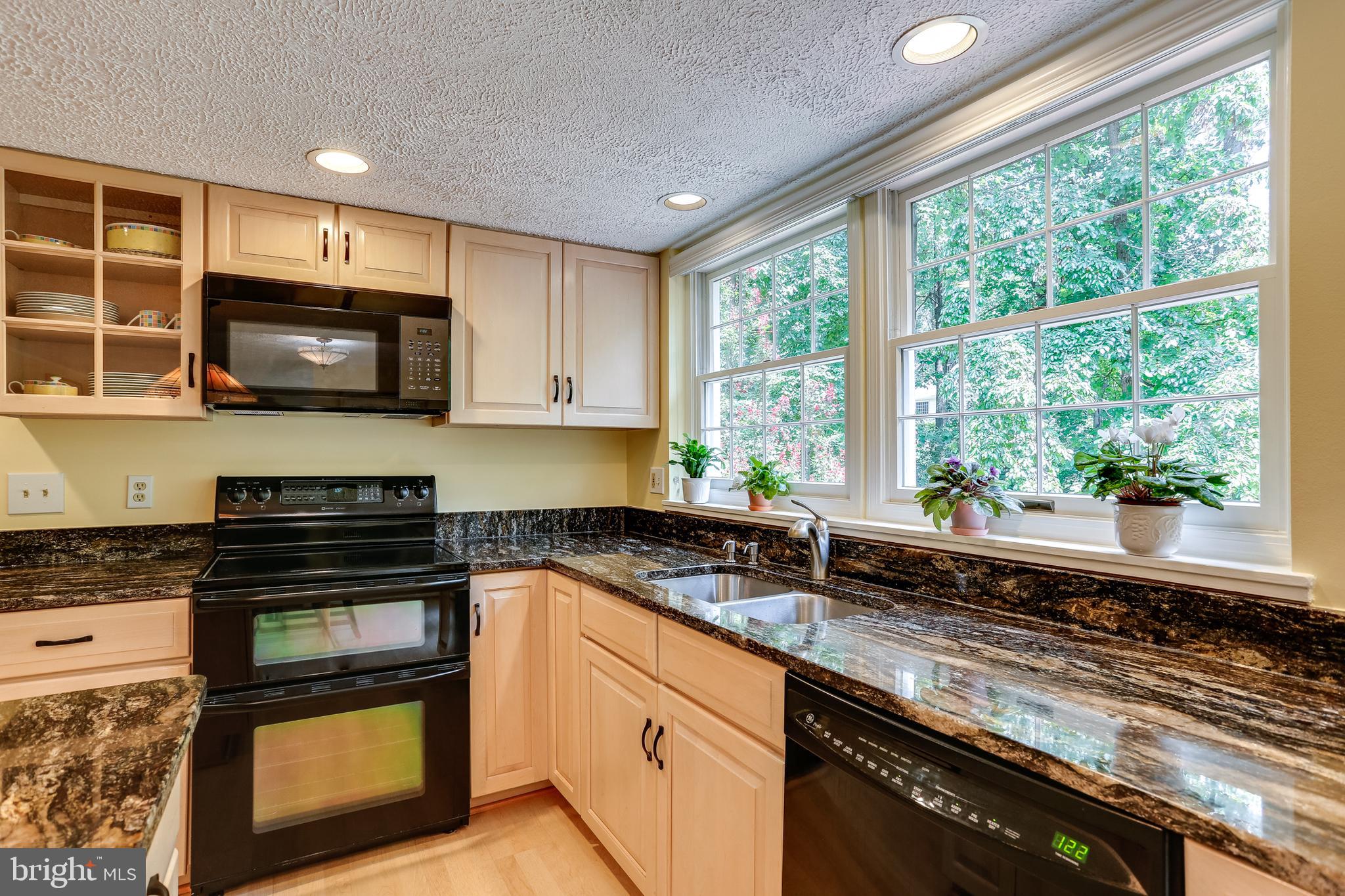 1395 Concord Point Lane Reston, VA 20194 - Photo 10 of 68 Dual oven range w/convection baking