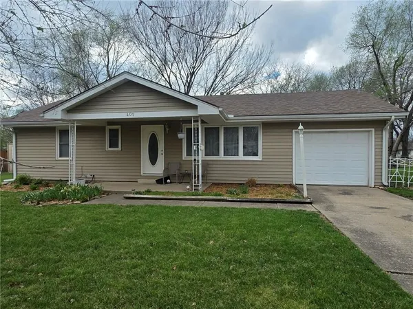 $230,000 | 401 South Madison Street, Spring Hill, KS 66083