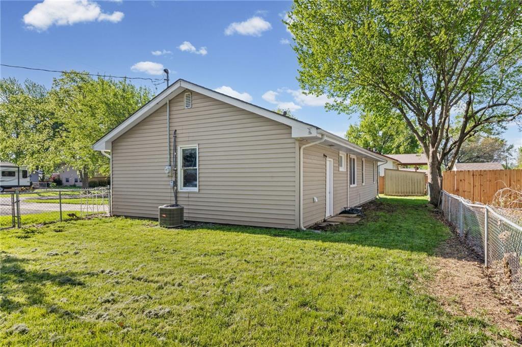 401 South Madison Street Spring Hill, KS 66083 - Photo 18 of 24