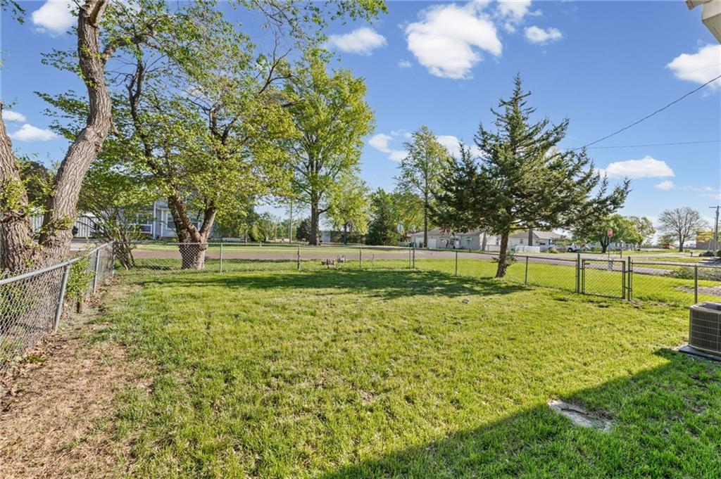 401 South Madison Street Spring Hill, KS 66083 - Photo 19 of 24