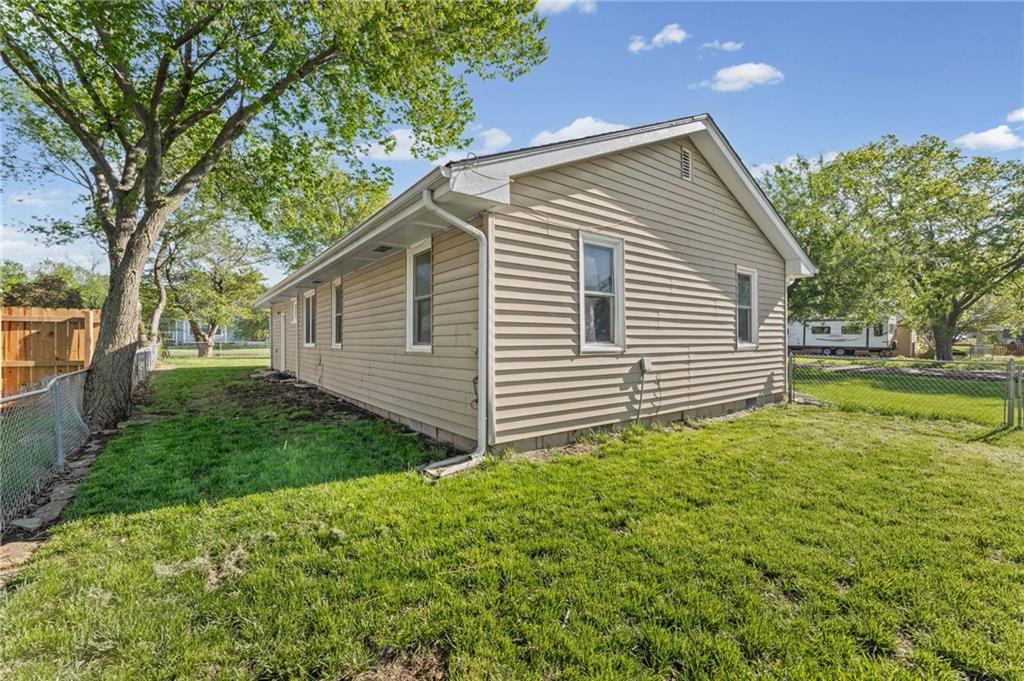 401 South Madison Street Spring Hill, KS 66083 - Photo 20 of 24
