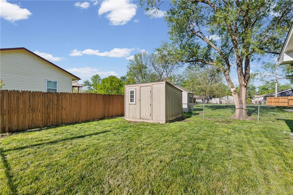 401 South Madison Street Spring Hill, KS 66083 - Photo 21 of 24