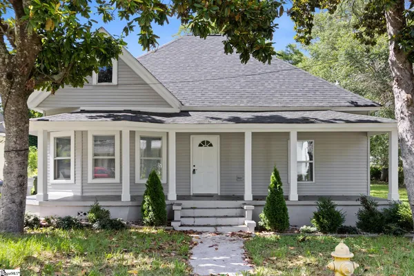 $250,000 | 904 West Hampton Street, Laurens, SC 29360