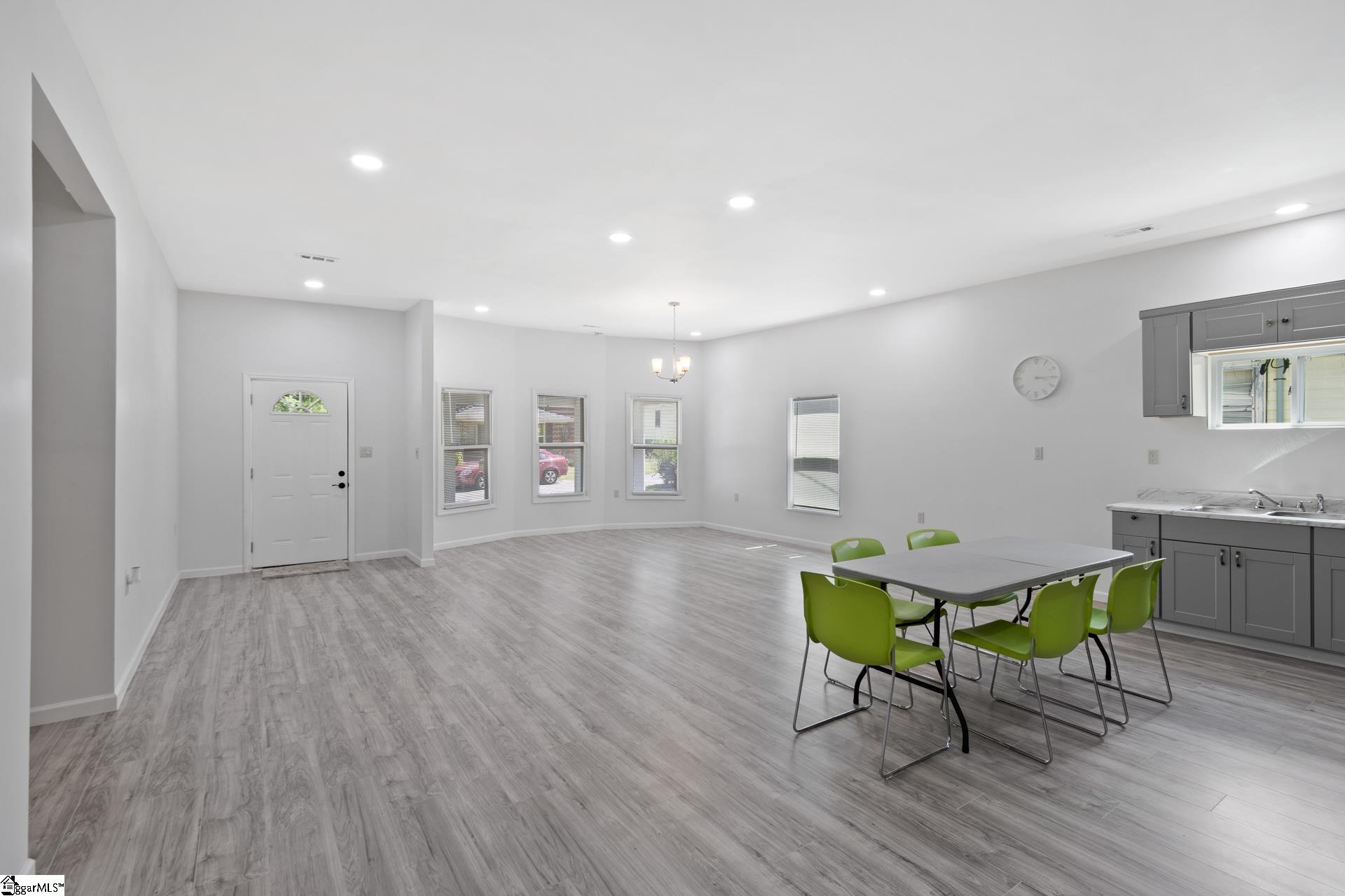 904 West Hampton Street Laurens, SC 29360 - Photo 14 of 35