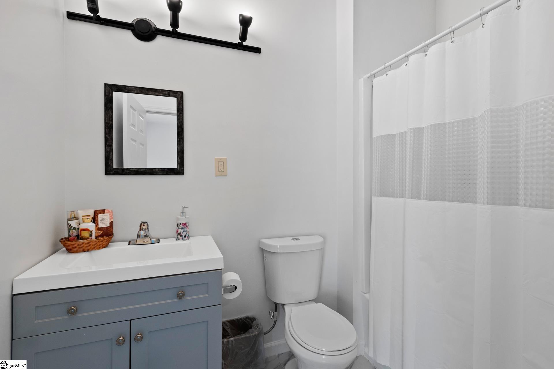 904 West Hampton Street Laurens, SC 29360 - Photo 21 of 35