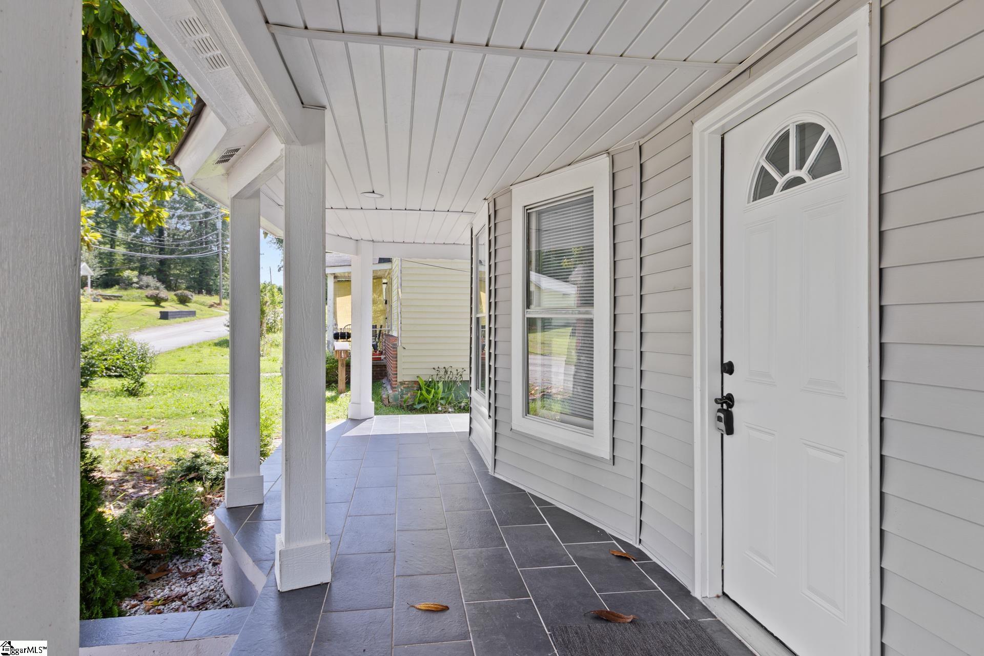 904 West Hampton Street Laurens, SC 29360 - Photo 4 of 35