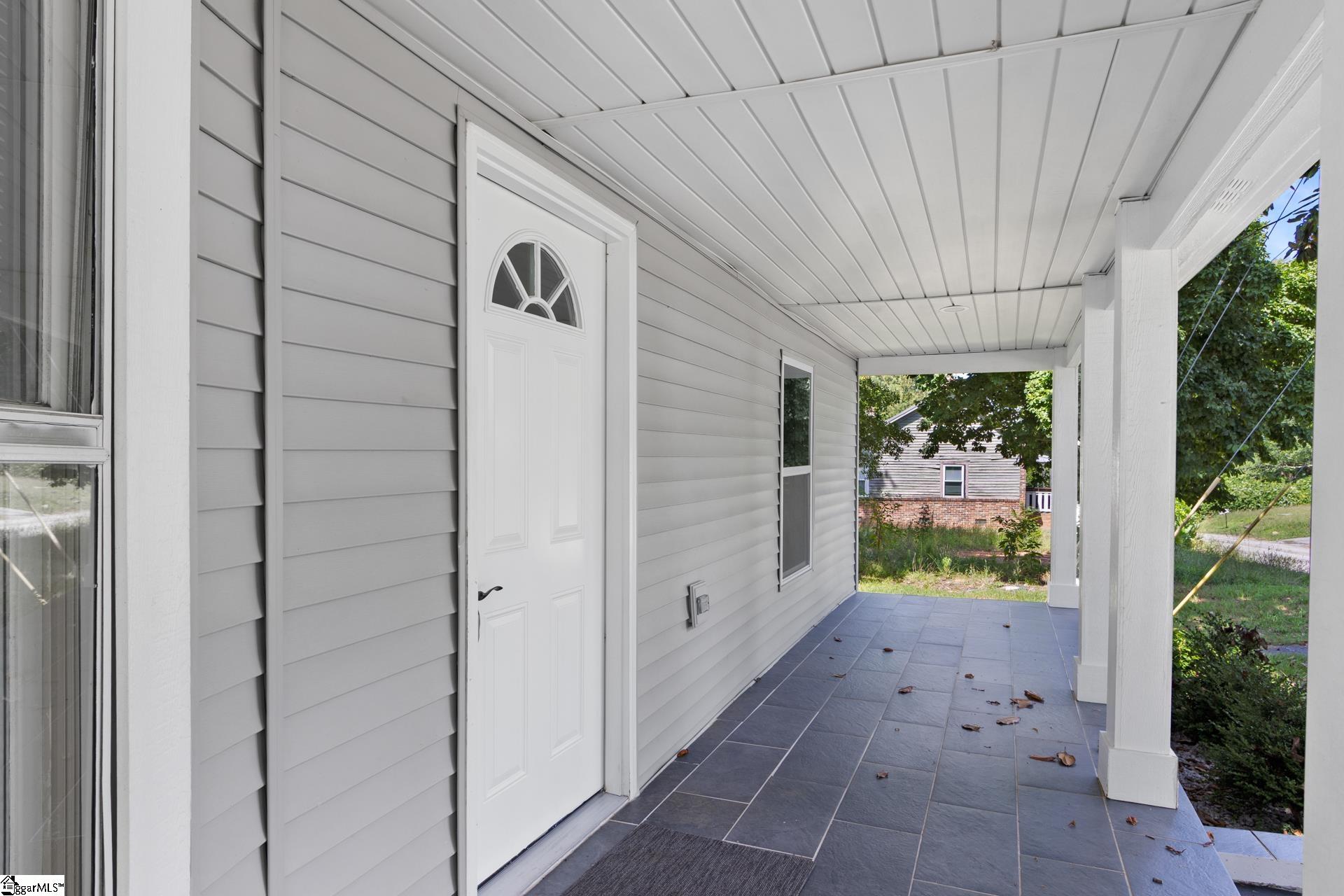 904 West Hampton Street Laurens, SC 29360 - Photo 5 of 35