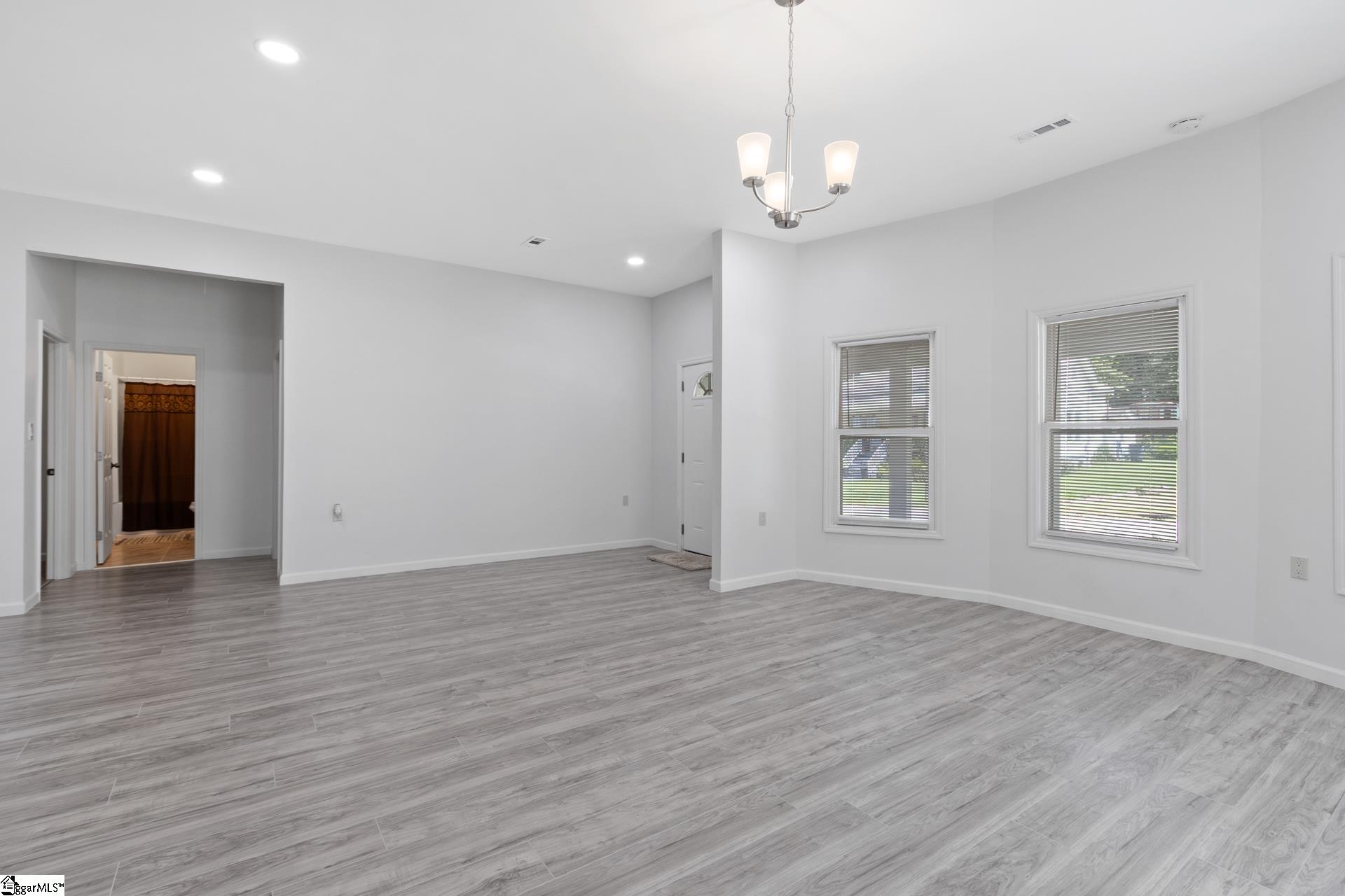 904 West Hampton Street Laurens, SC 29360 - Photo 8 of 35