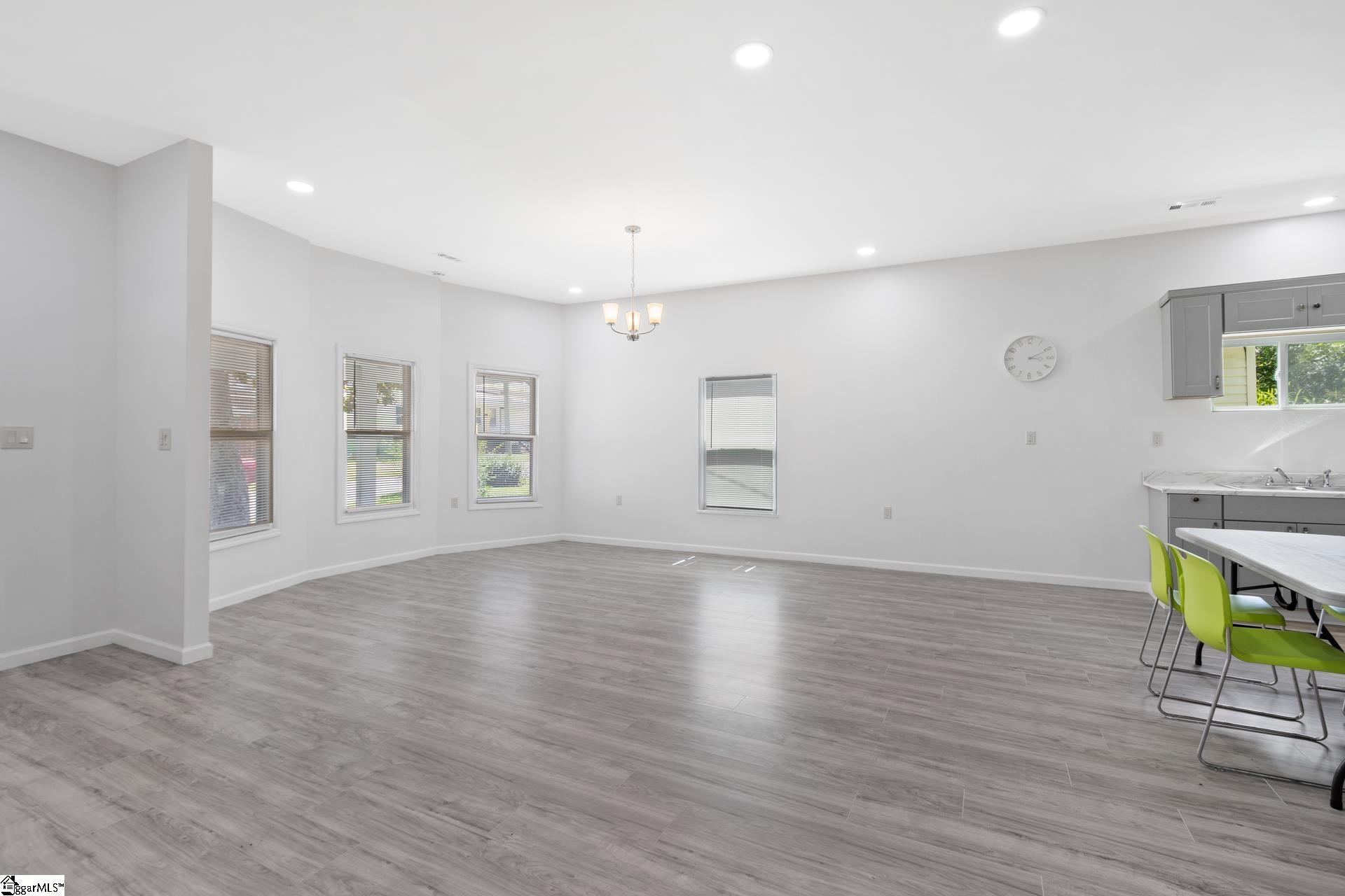 904 West Hampton Street Laurens, SC 29360 - Photo 9 of 35