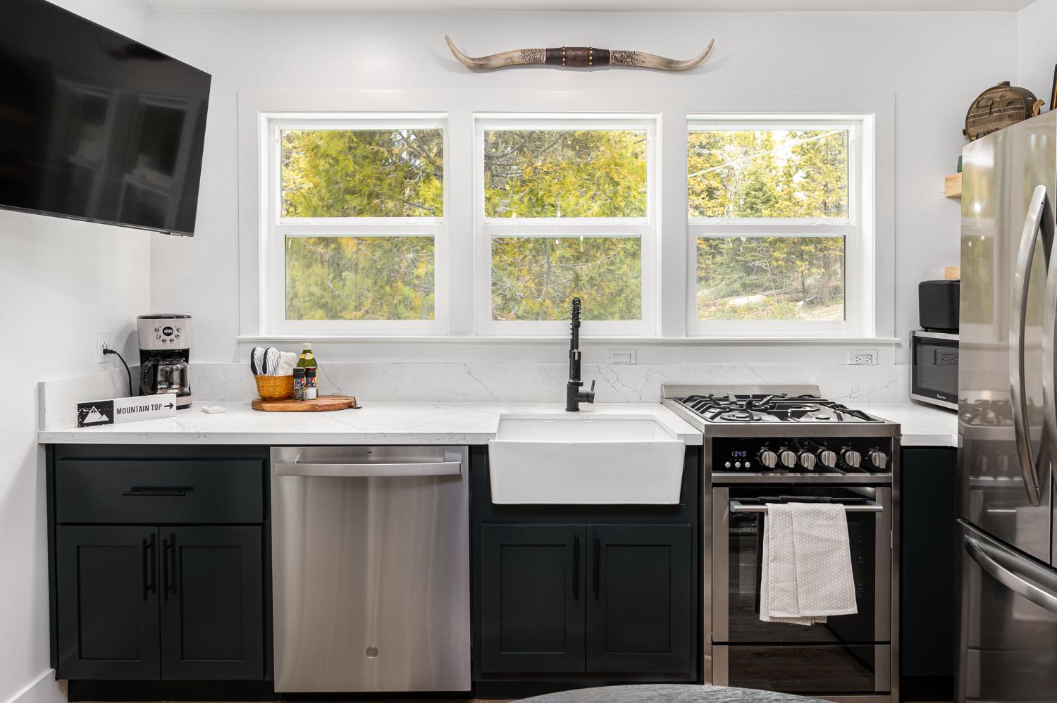 42145 Tollhouse Road Shaver Lake, CA 93664 - Photo 11 of 22 a kitchen with a stove a sink and a microwave