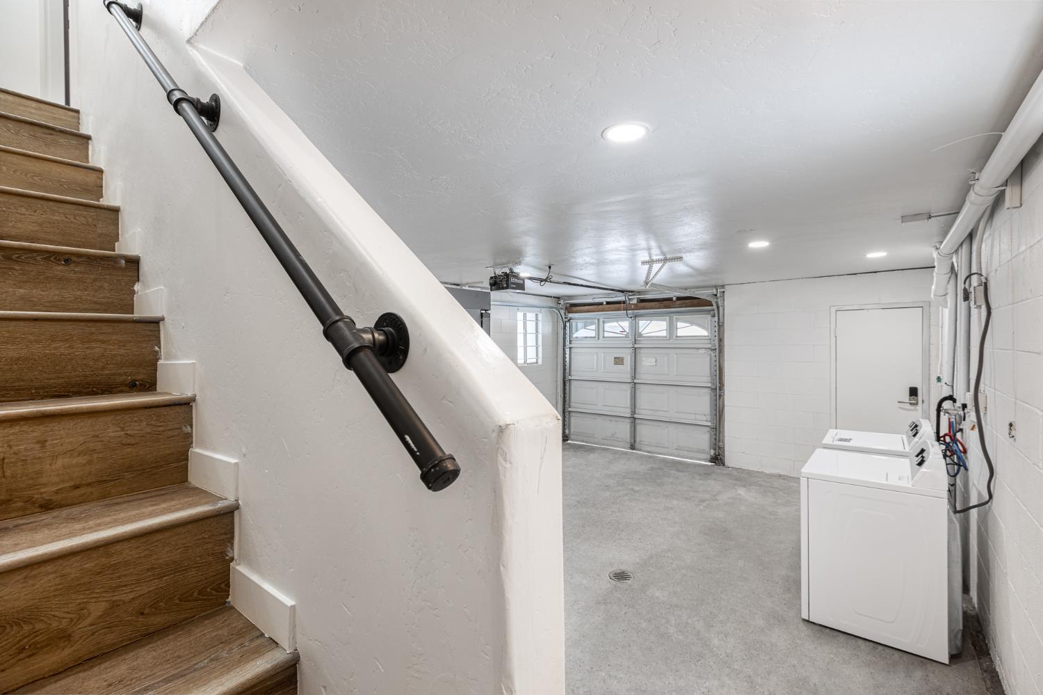 42145 Tollhouse Road Shaver Lake, CA 93664 - Photo 4 of 22 a view of entryway and hall