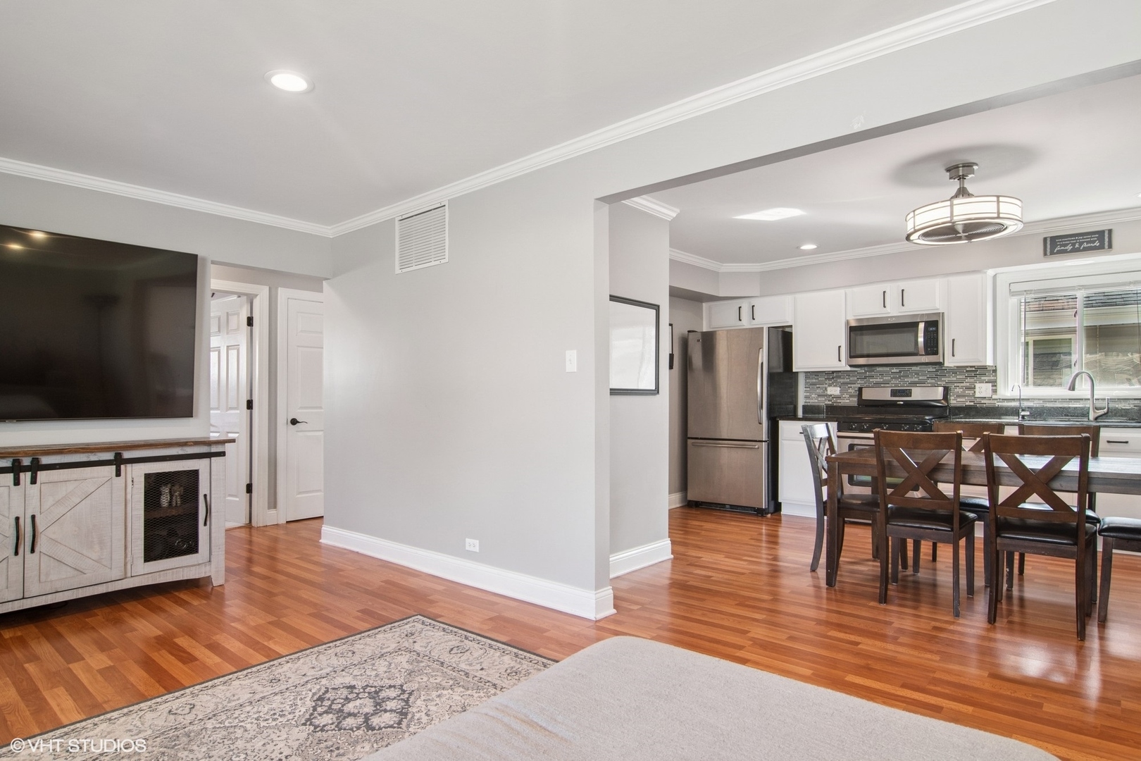 635 West Palatine Road Palatine, IL 60067 - Photo 4 of 16 Gallery Image 4