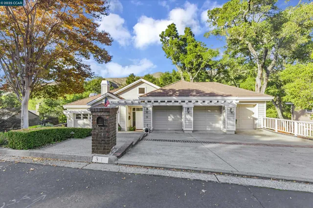 $2,500,000 | 31 Merrill Circle South, Moraga, CA 94556