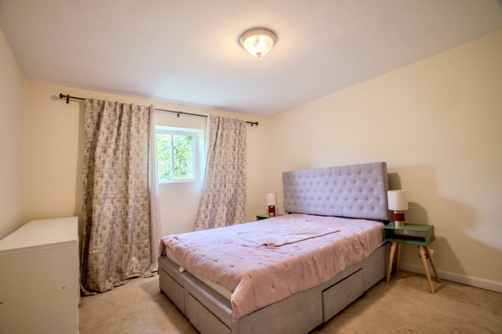 15 Westgate Road, Unit 6 Chestnut Hill, MA 02467 - Photo 8 of 20 a bedroom with a bed and a table