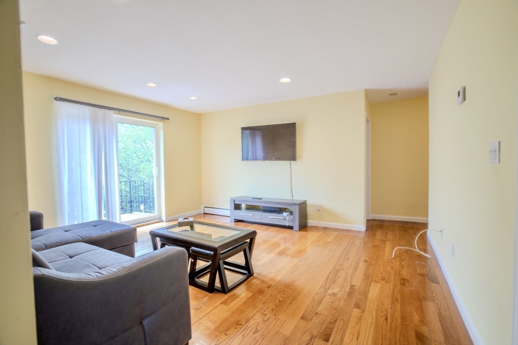 15 Westgate Road, Unit 6 Chestnut Hill, MA 02467 - Photo 9 of 20 a living room with furniture and a window
