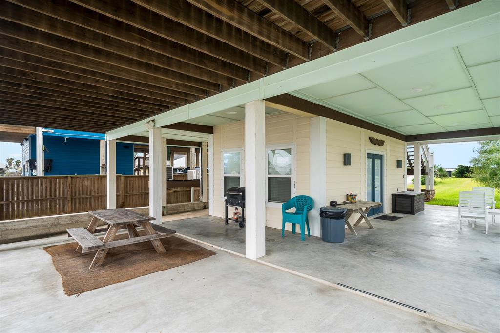 515 Copano Cove Road Rockport, TX 78382 - Photo 30 of 39 a living room with furniture
