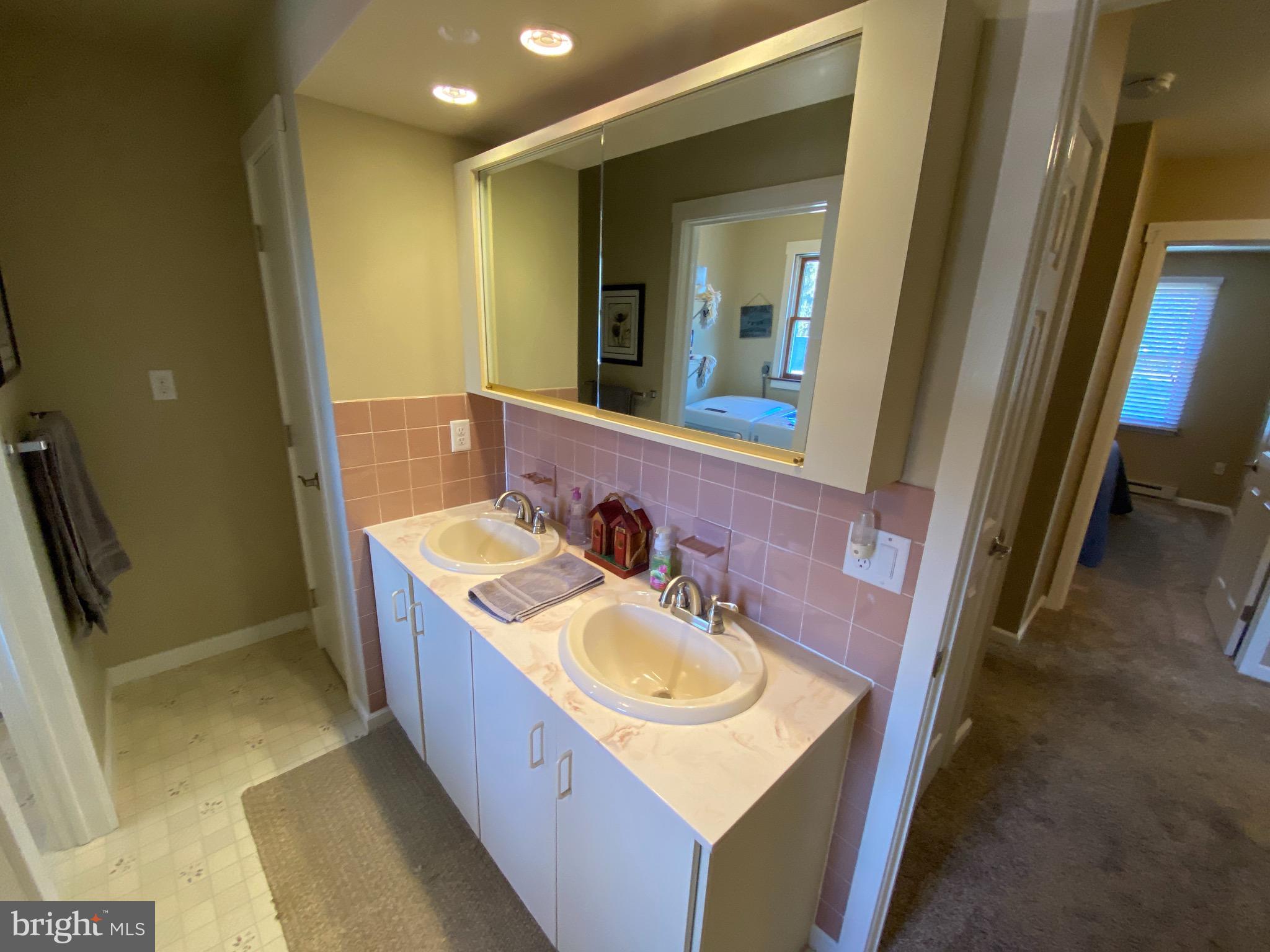 424 Pine Grove Road Nottingham, PA 19362 - Photo 31 of 60 Main bathroom