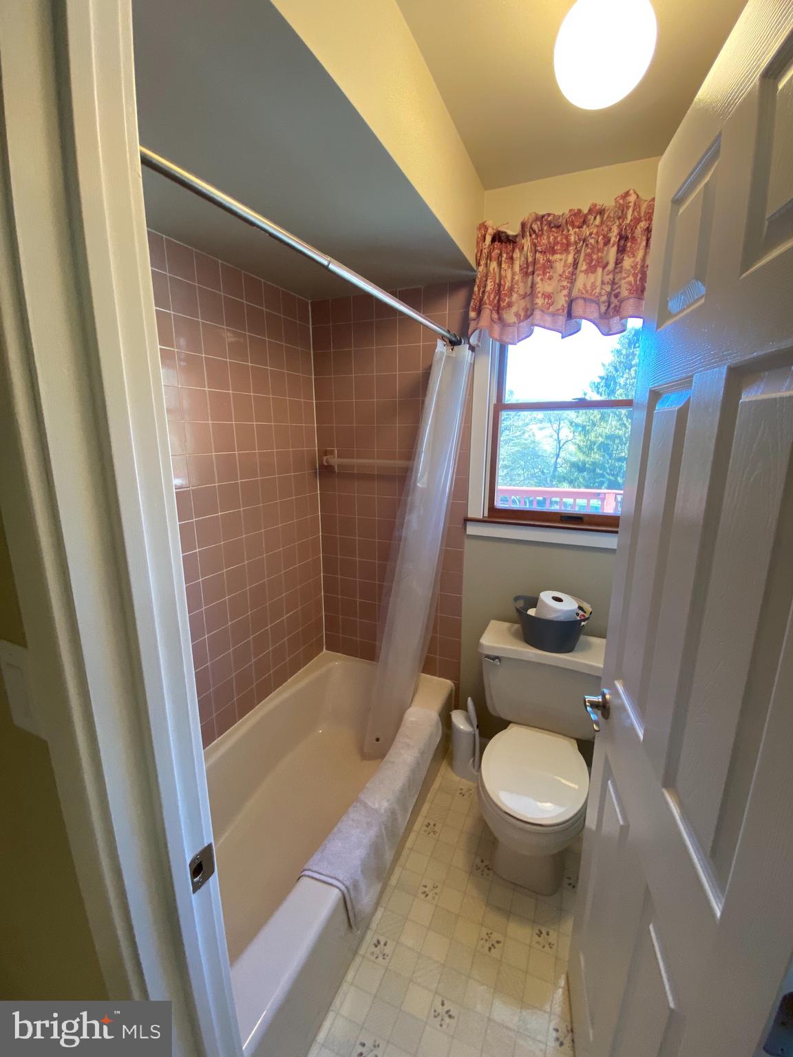424 Pine Grove Road Nottingham, PA 19362 - Photo 32 of 60 Main bathroom with separate shower and toilet room