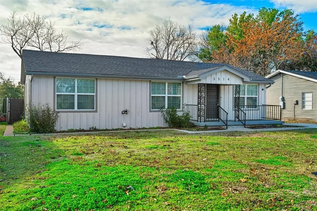 a view of a house with backyard and sitting area