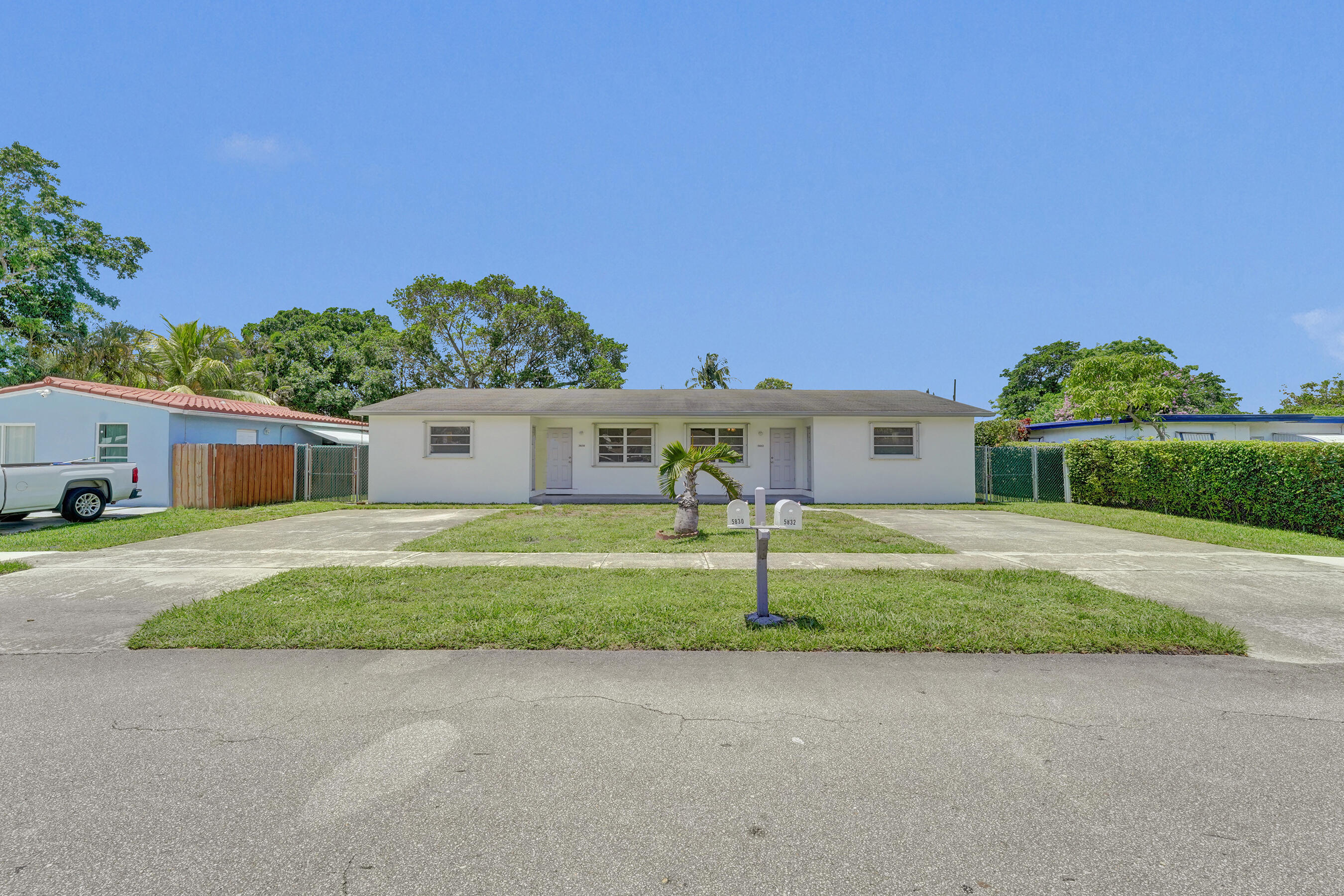 5830 Garfield Street Hollywood, FL 33021 - Photo 26 of 54 Driveways