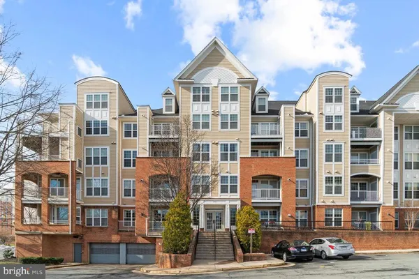 $2,700 | 2720 Bellforest Court, Unit 308, Vienna, VA 22180