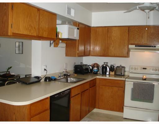 3260 Niagara Square Pittsburgh, PA 15213 - Photo 4 of 5 Kitchen.